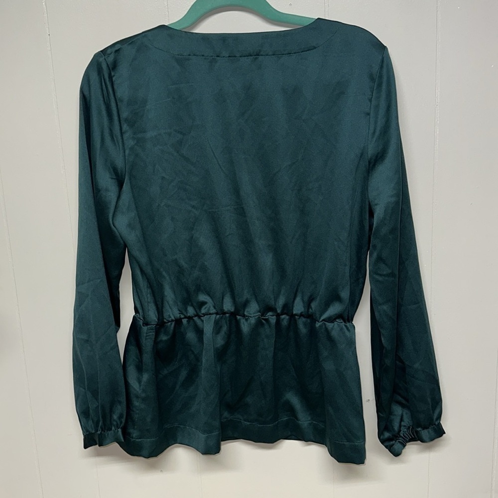 J CREW Woman's Green Satin Surplice Long Sleeve Top Peplum Blouse SZ M - Picture 4 of 8